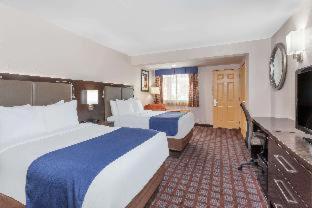 Days Inn By Wyndham Woodbury Long Island Номер фото
